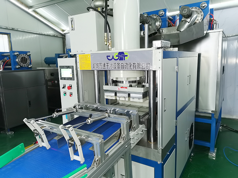 万通智造扬帆出海！干冰压块成套设备正式启运俄罗斯