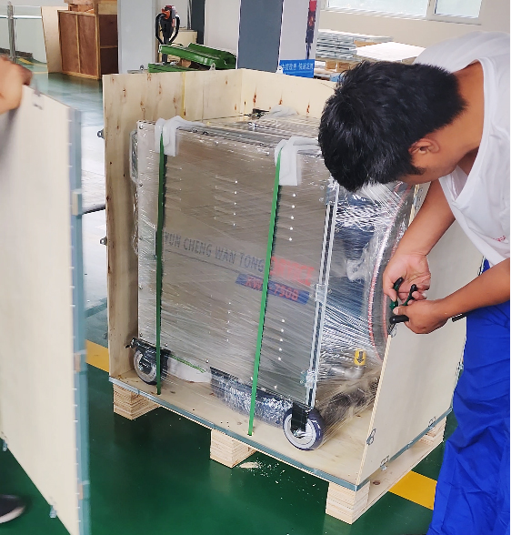 万通干冰清洗设备装车发运，交付海外合作客户